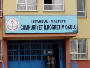 Cumhuriyet İlköğretim Okulu Tabelası
