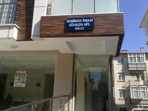 Demirhan İnşaat Apartman Tabelası