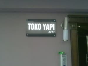 Toko Yapı Apartman Tabelası